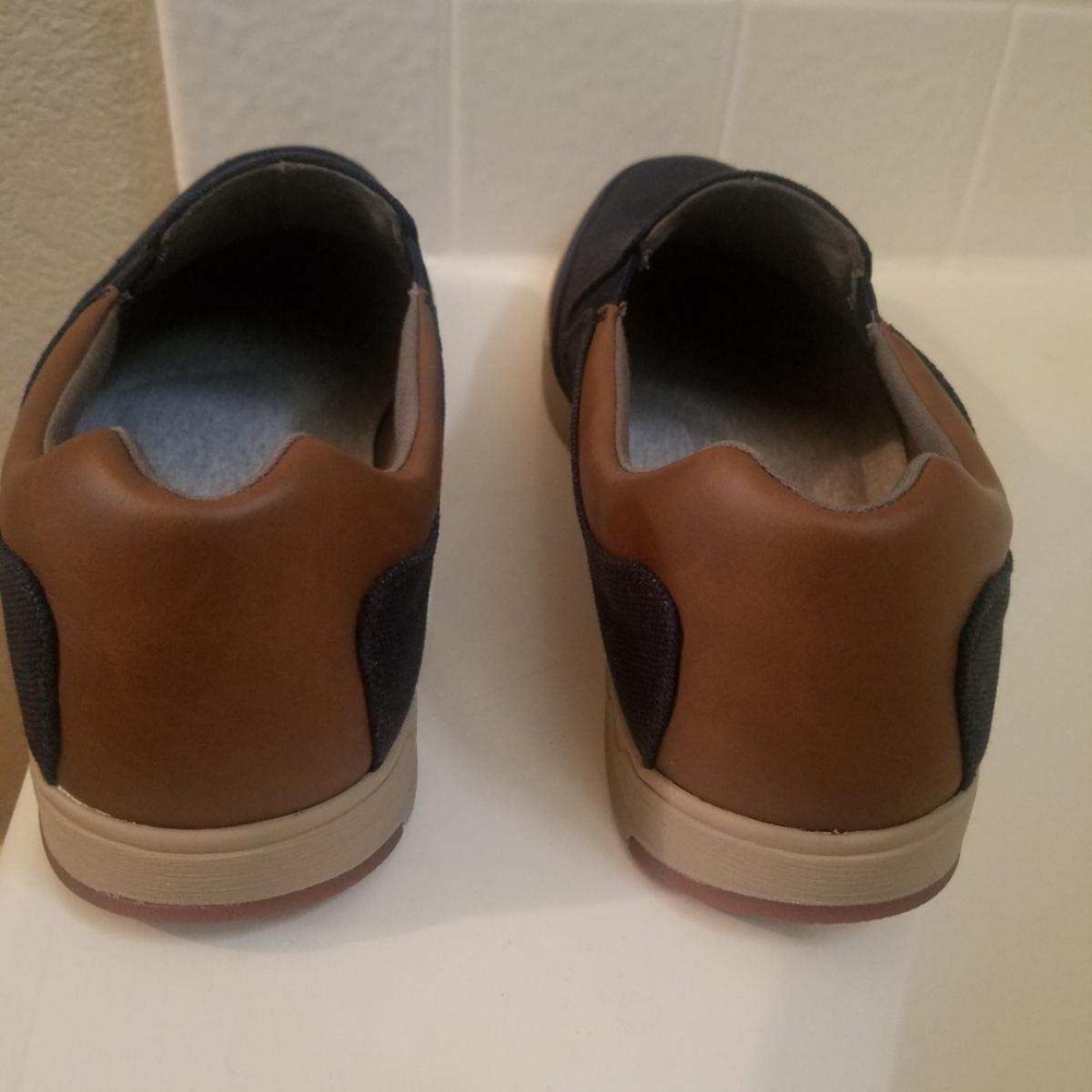 Shoes - Picture 3 of 4